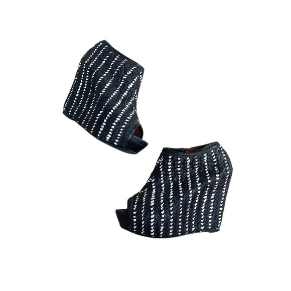 Zara Black & White Woven Leather Platform Wedges - Picture 3 of 6